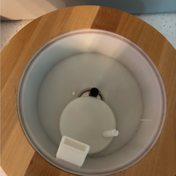 Young Living ARIA Ultrasonic Diffuser Remote LED Lights Spa Music Maple Base - Picture 3 of 4